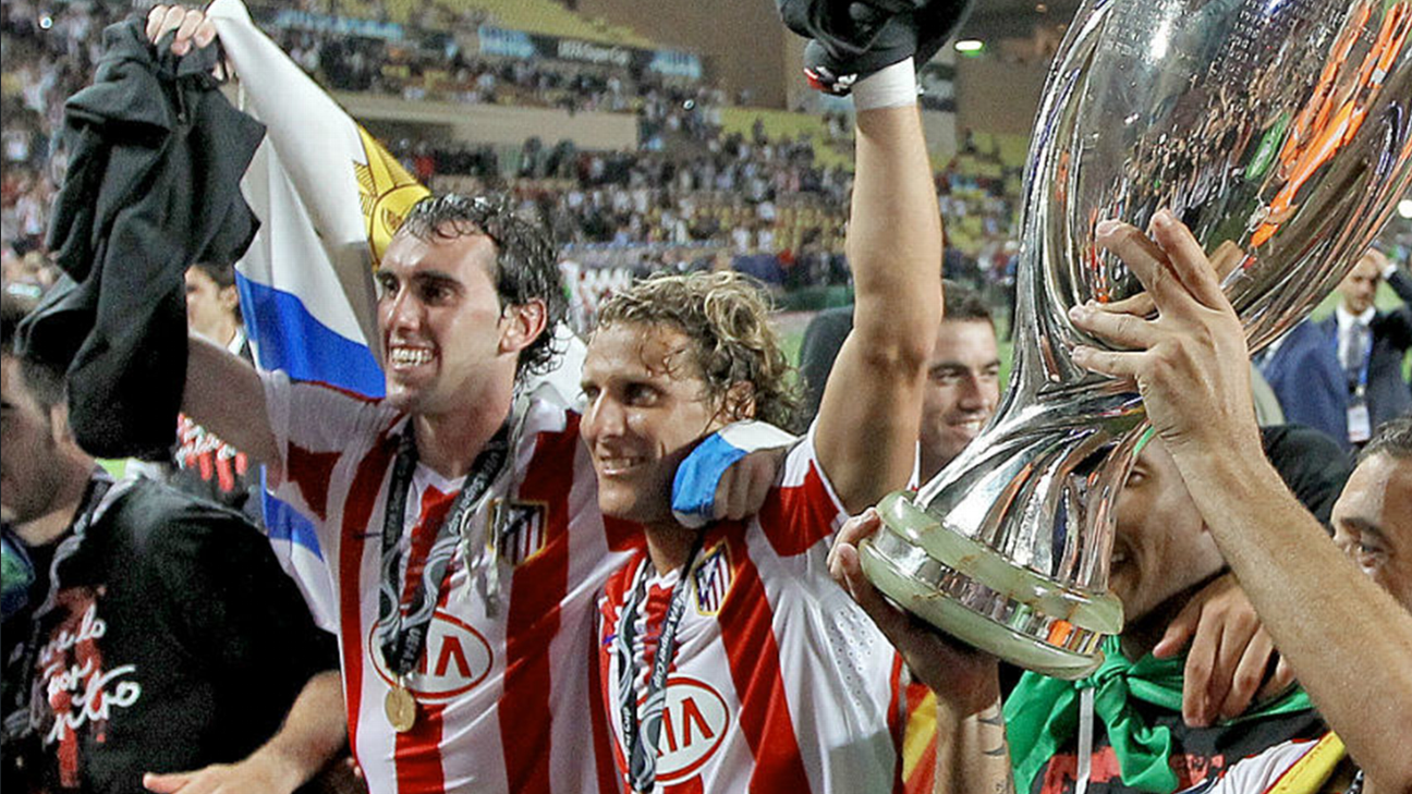 Diego Forlán y Diego Godín, inmortalizados en el Paseo de Leyendas del Atlético de Madrid