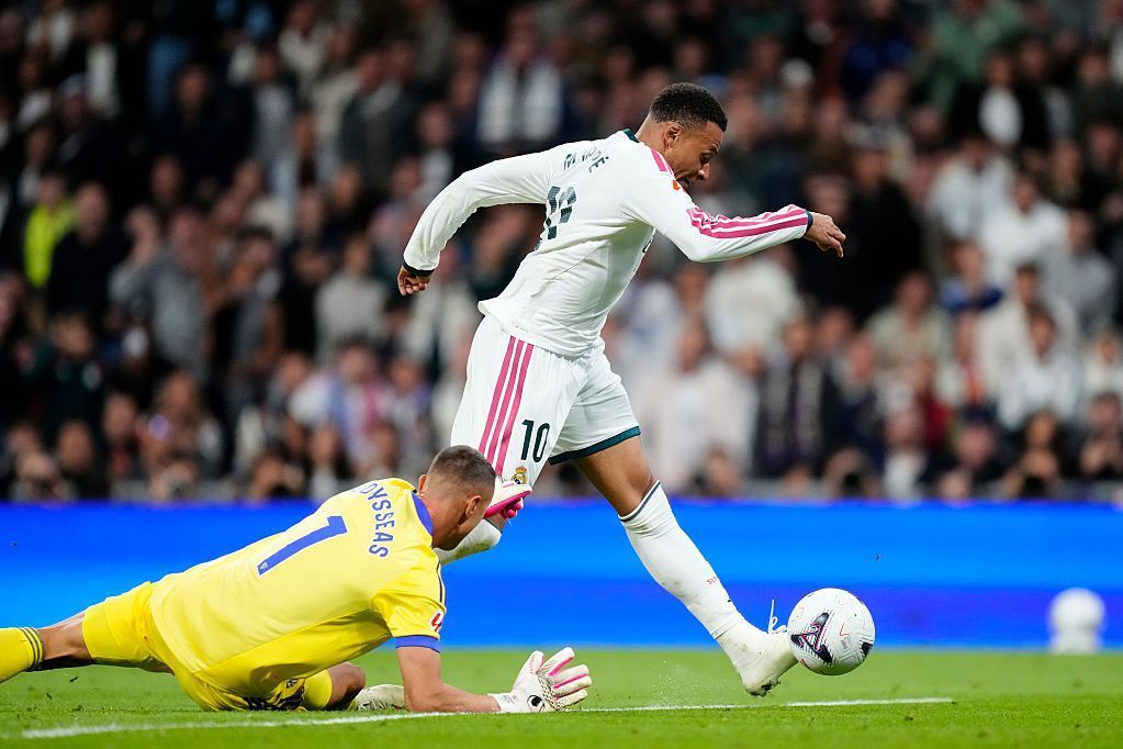 Weekend review: Mbappé's golazo, a seven-goal thriller in Paris, Castro's audacity
