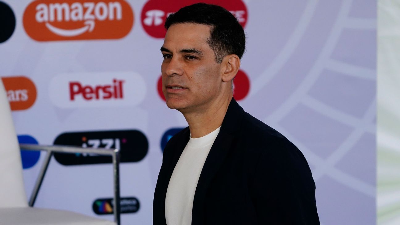 Pedri incluye a Rafa Márquez en once histórico