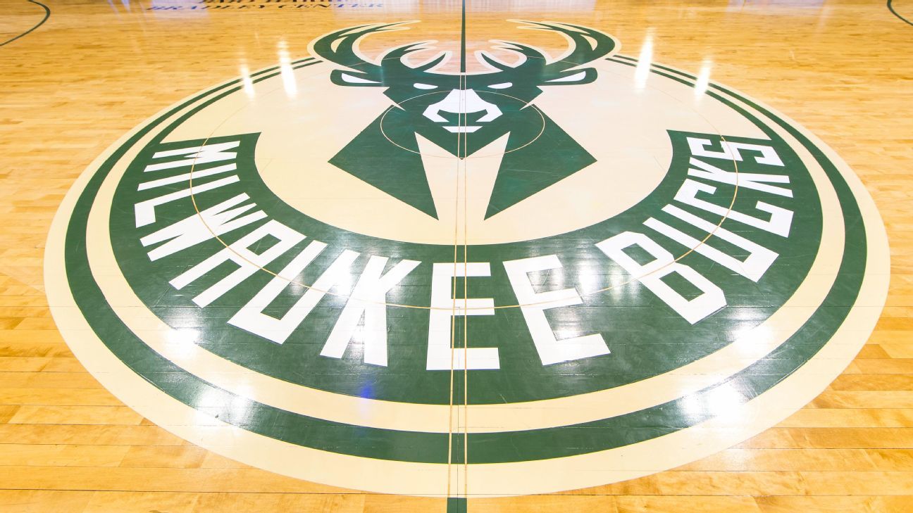 NBA board OKs partial sale of Bucks to Dee, Jimmy Haslam