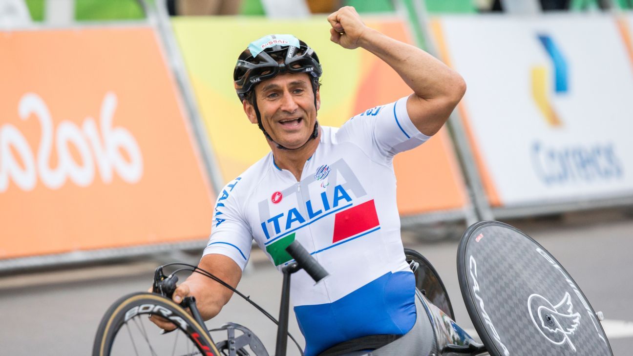 Juara Paralimpiade Alex Zanardi dibebaskan dari rumah sakit 18 bulan sejak kecelakaan Juni 2020