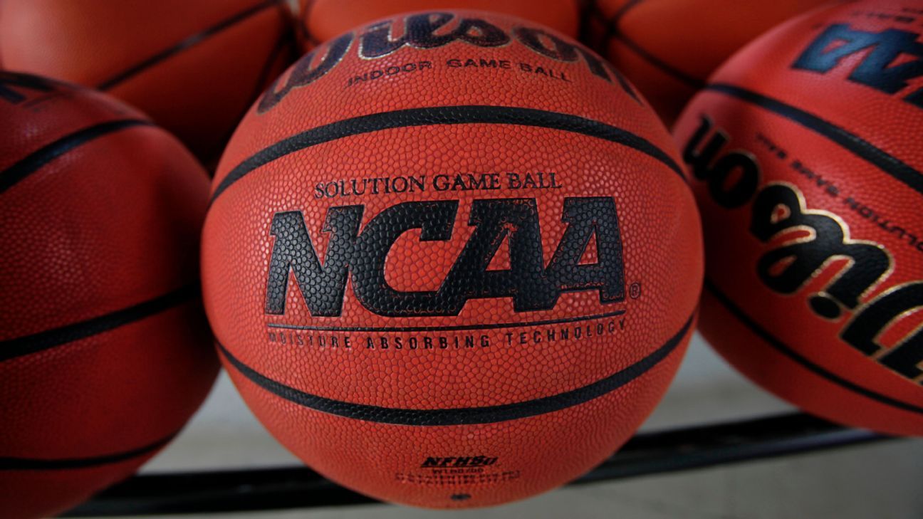 Center Kansas State Ayoka Lee mencetak rekor bola basket wanita NCAA dengan permainan 61 poin dalam kemenangan atas No. 14 Oklahoma