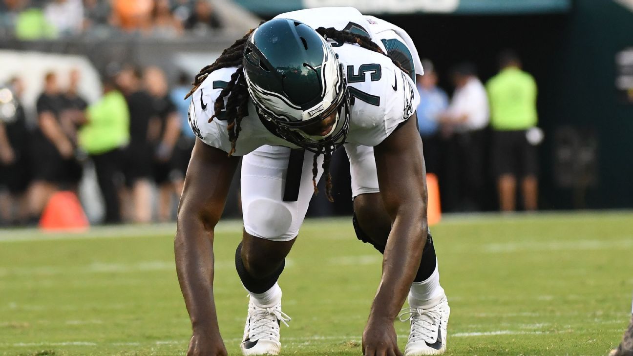 <div>Eagles DE Sweat out after 'life-threatening' issue</div>