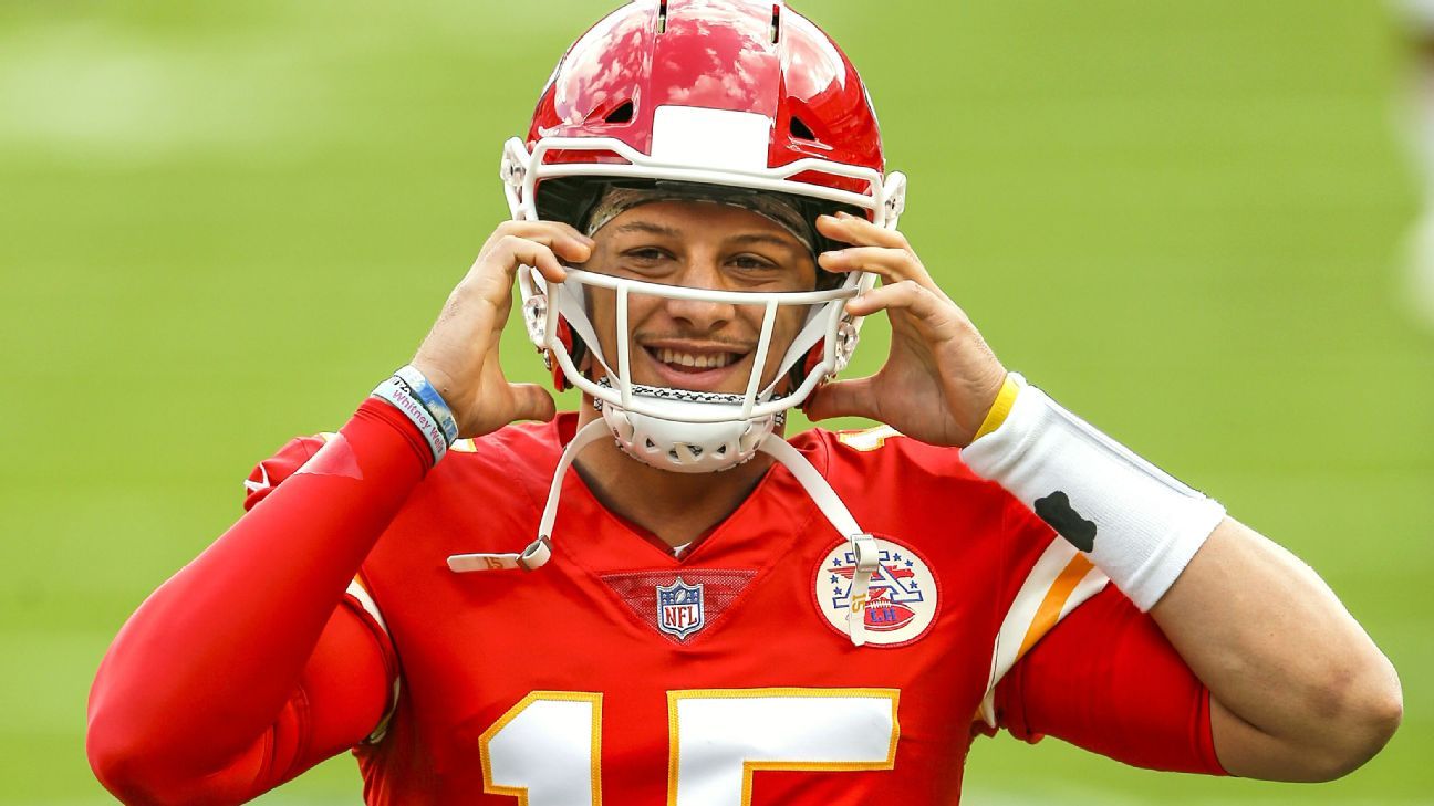 Patrick Mahomes of Kansas City Chiefs practices fully and stays in a concussion protocol