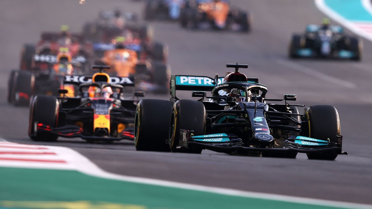 Max Verstappen, Red Bull marah setelah kontroversi awal Lewis Hamilton