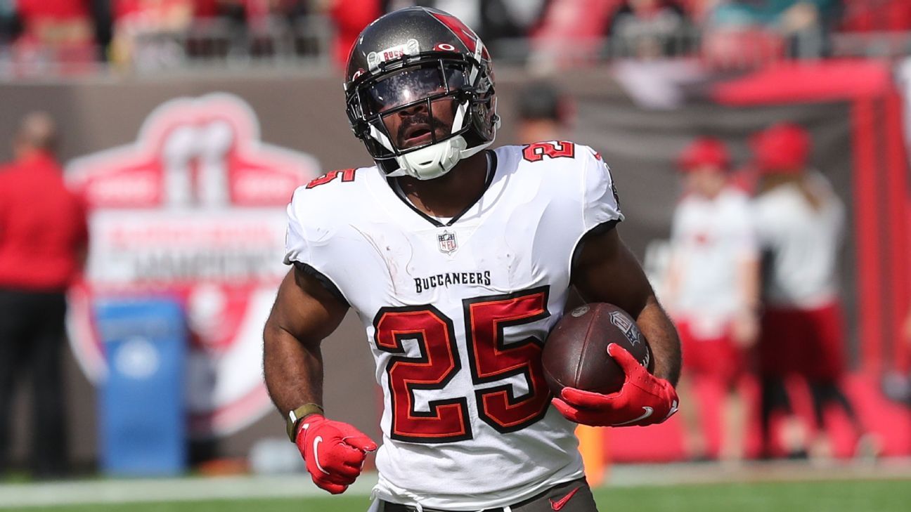 RB Giovani Bernard returning to Tampa Bay Buccaneers on one-year deal