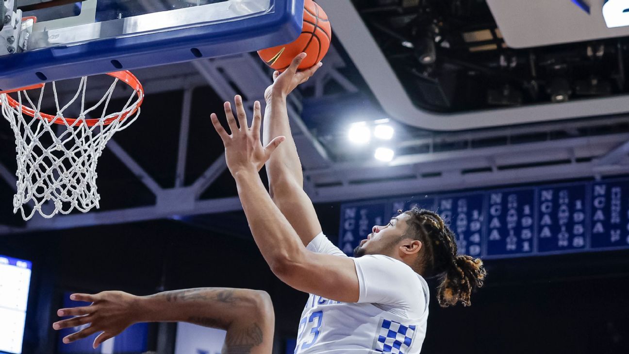 Pemain basket mahasiswa baru Kentucky Wildcats Bryce Hopkins memasuki portal transfer