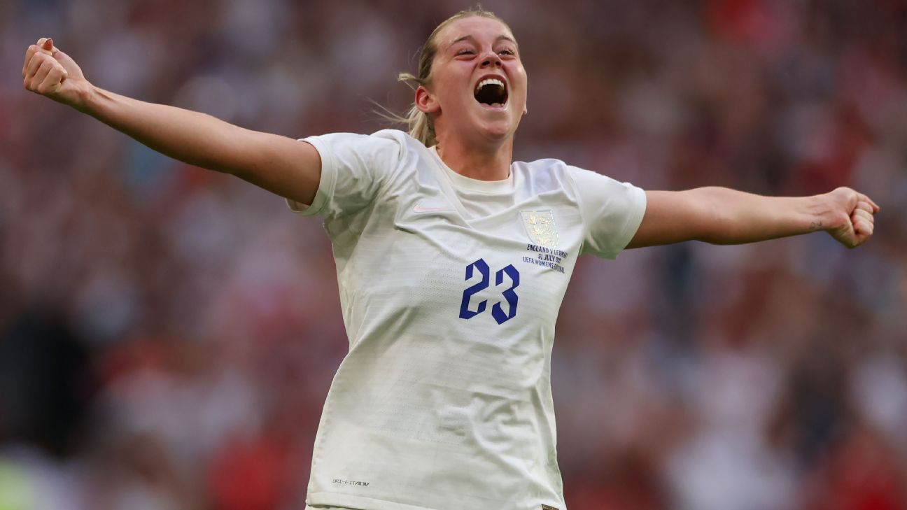 England star Alessia Russo needs to encourage younger ladies