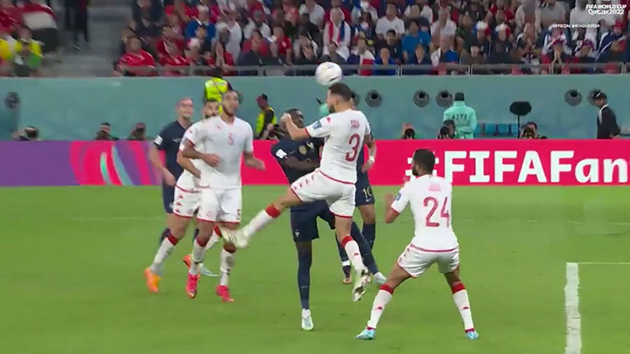 Mengapa teknologi asisten video wasit membatalkan gol Griezmann untuk Prancis dengan alasan offside?