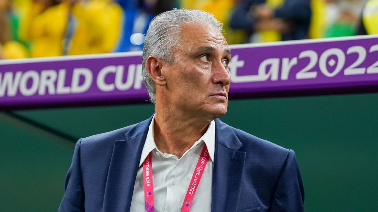 Why does Flamengo see optimism with Tite and has not fired Sampaoli yet?