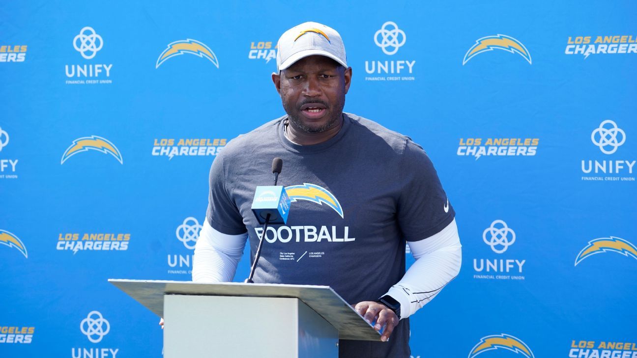 <div>Source: Bolts DC Hill leaves to rejoin Fins' Fangio</div>