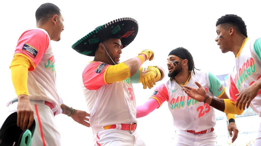 Machado, Cruz collect 7 RBIs in Mexico slugfest