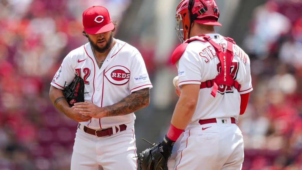 Reds rookie allows HRs on 1st two pitches in MLB