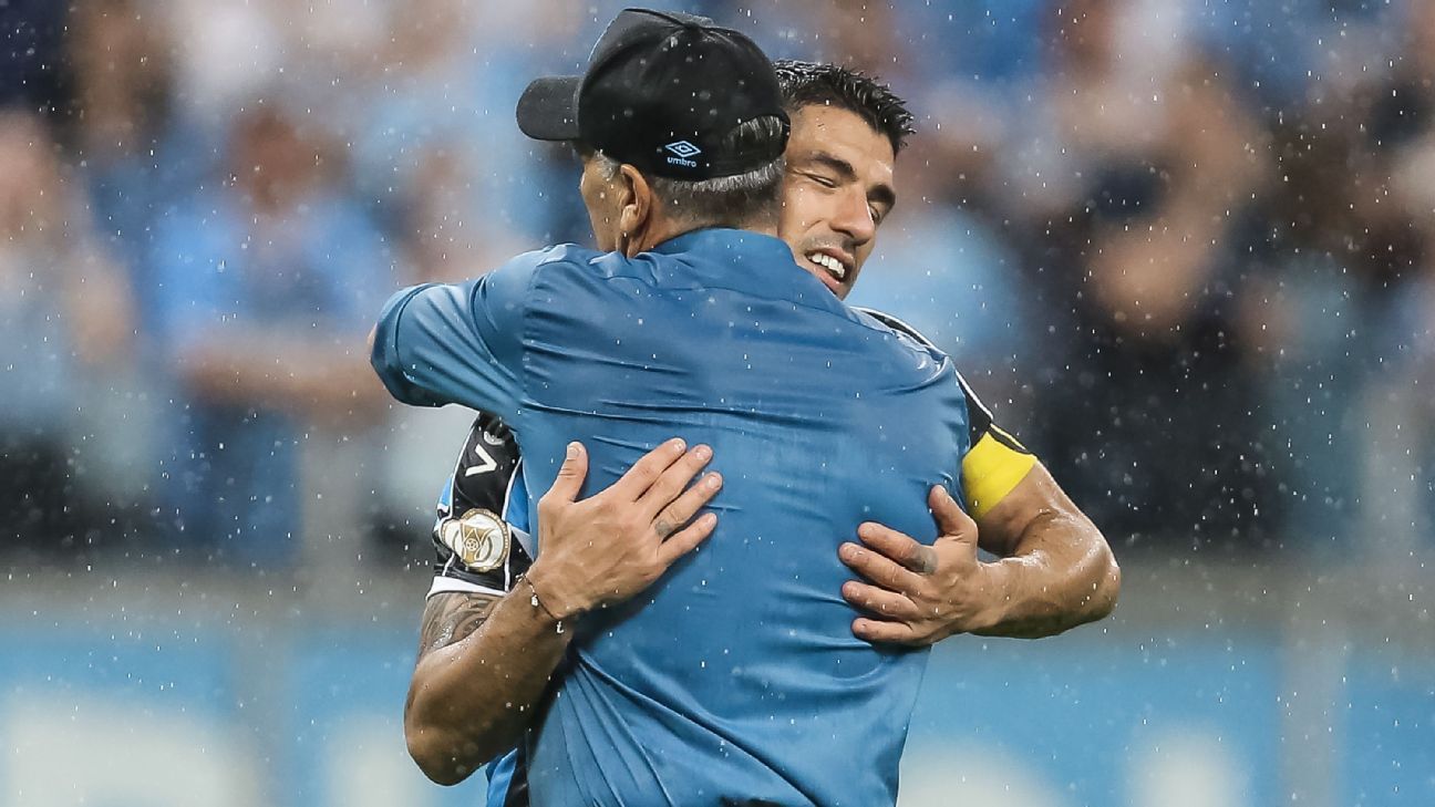 The story behind the strange gift Renato Gaucho gave to Luis Suarez