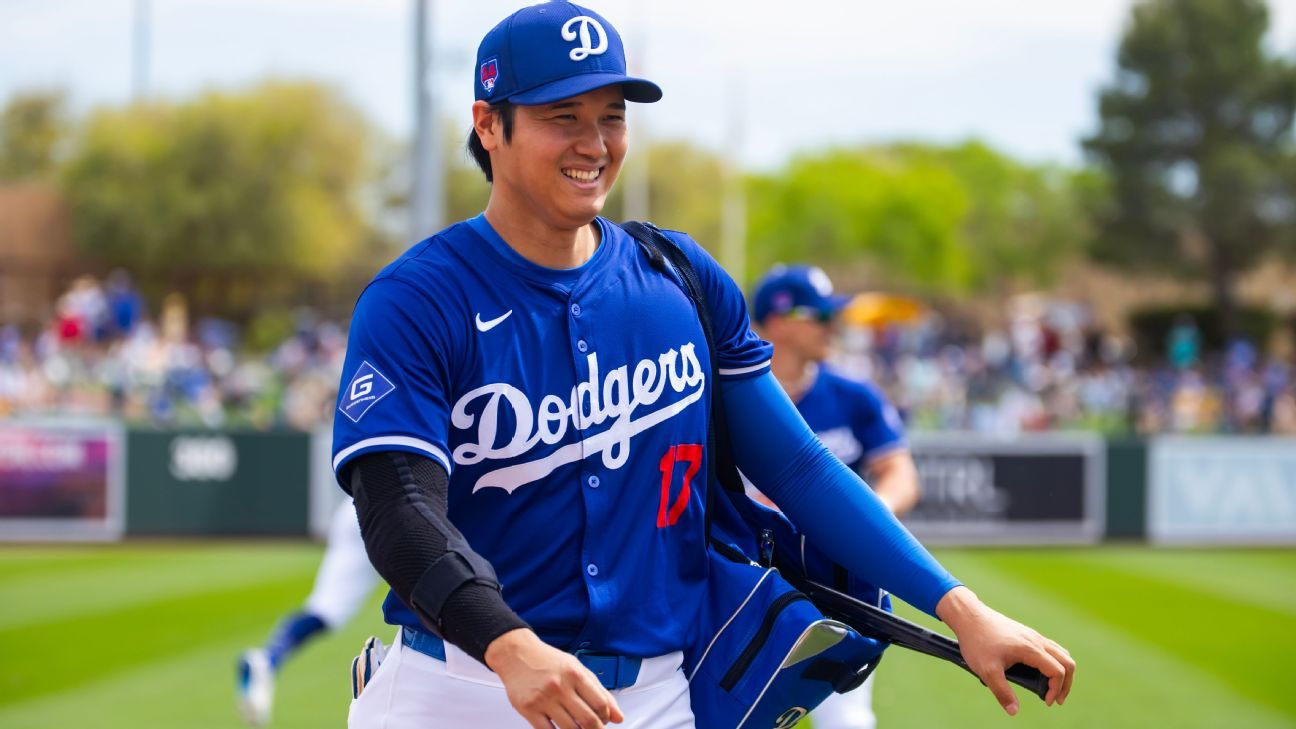 Dodgers' Ohtani to start throwing, may play field