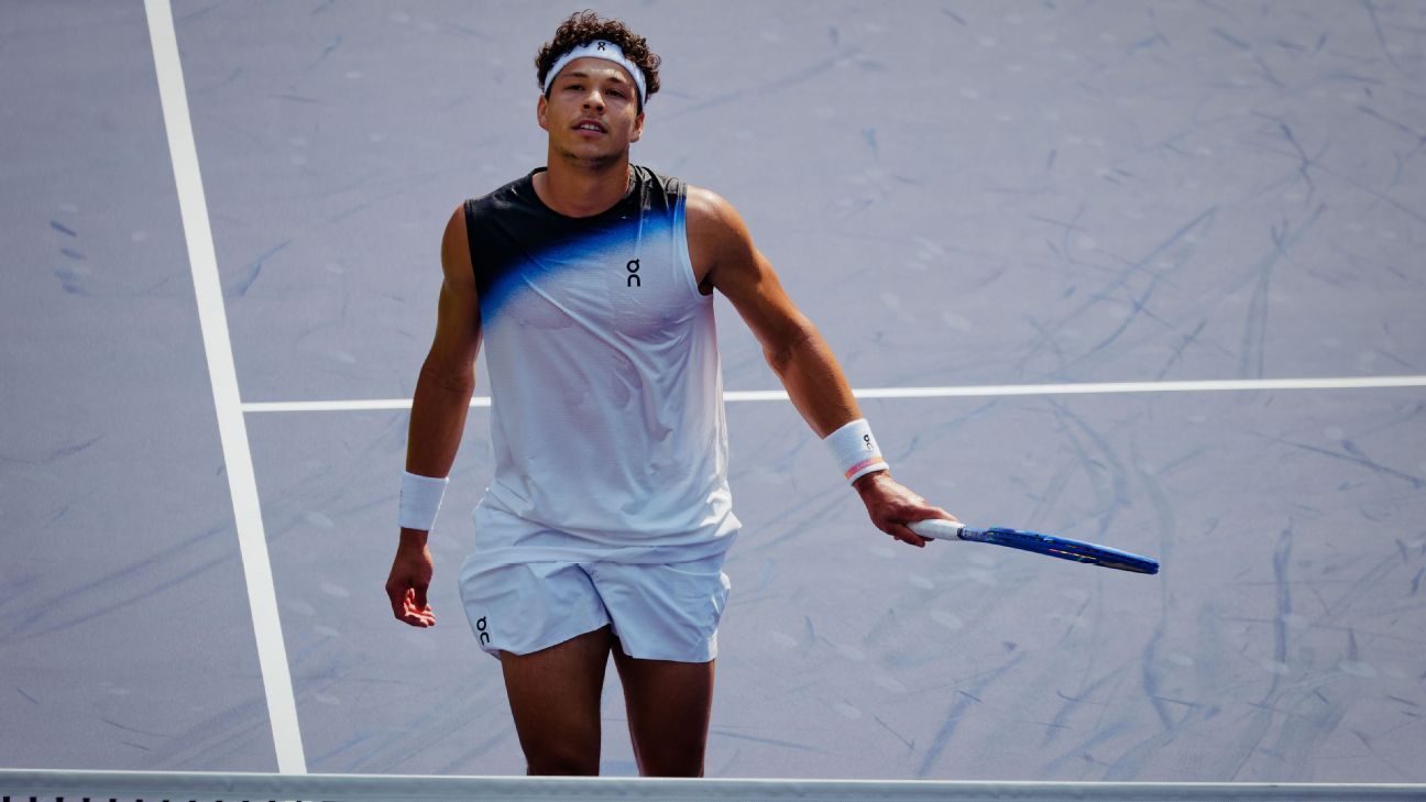 Shelton stumbles in straight-sets loss to Gea at Shanghai Masters