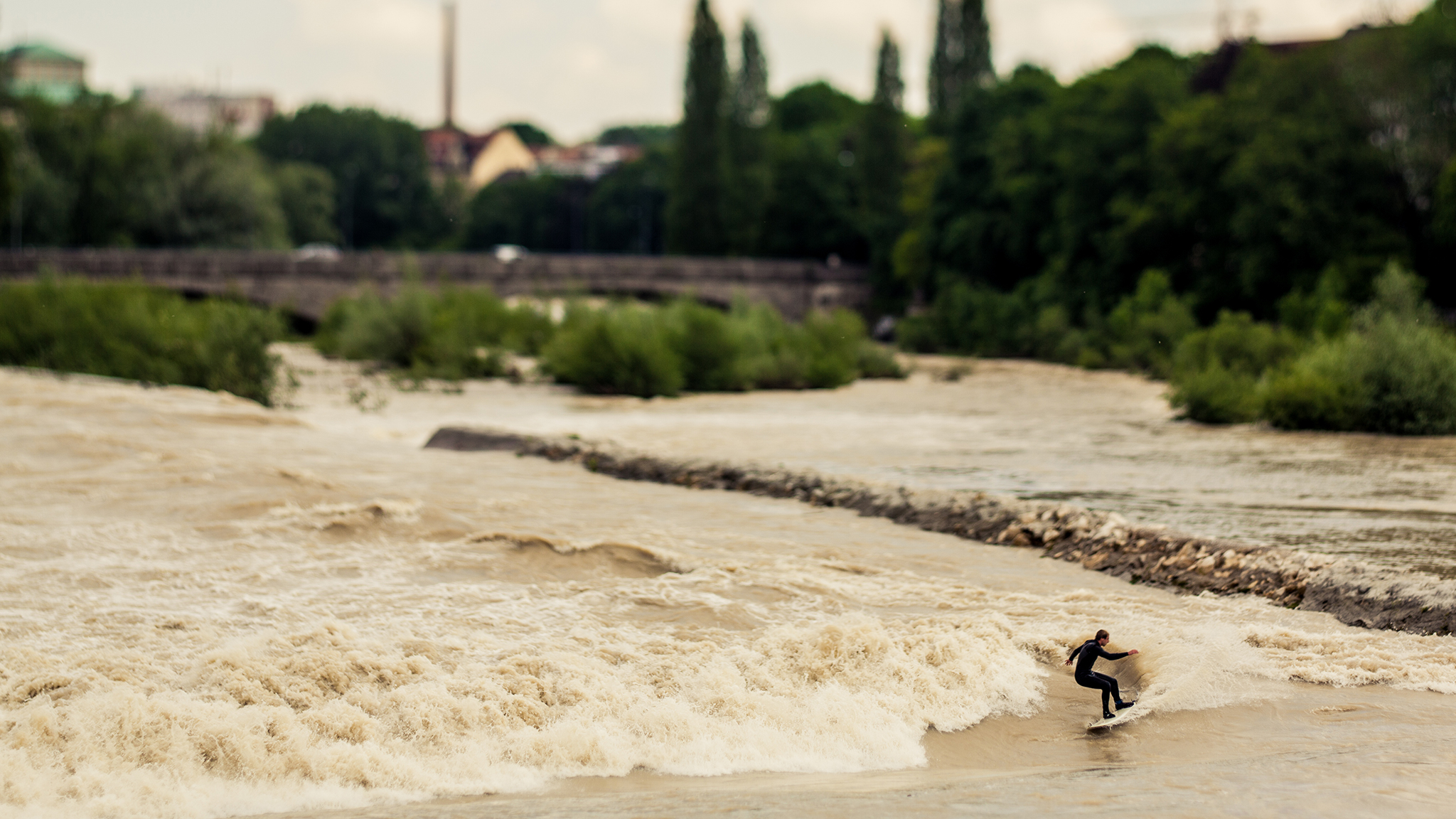 Surf the Eisbach, Munich's urban river wave