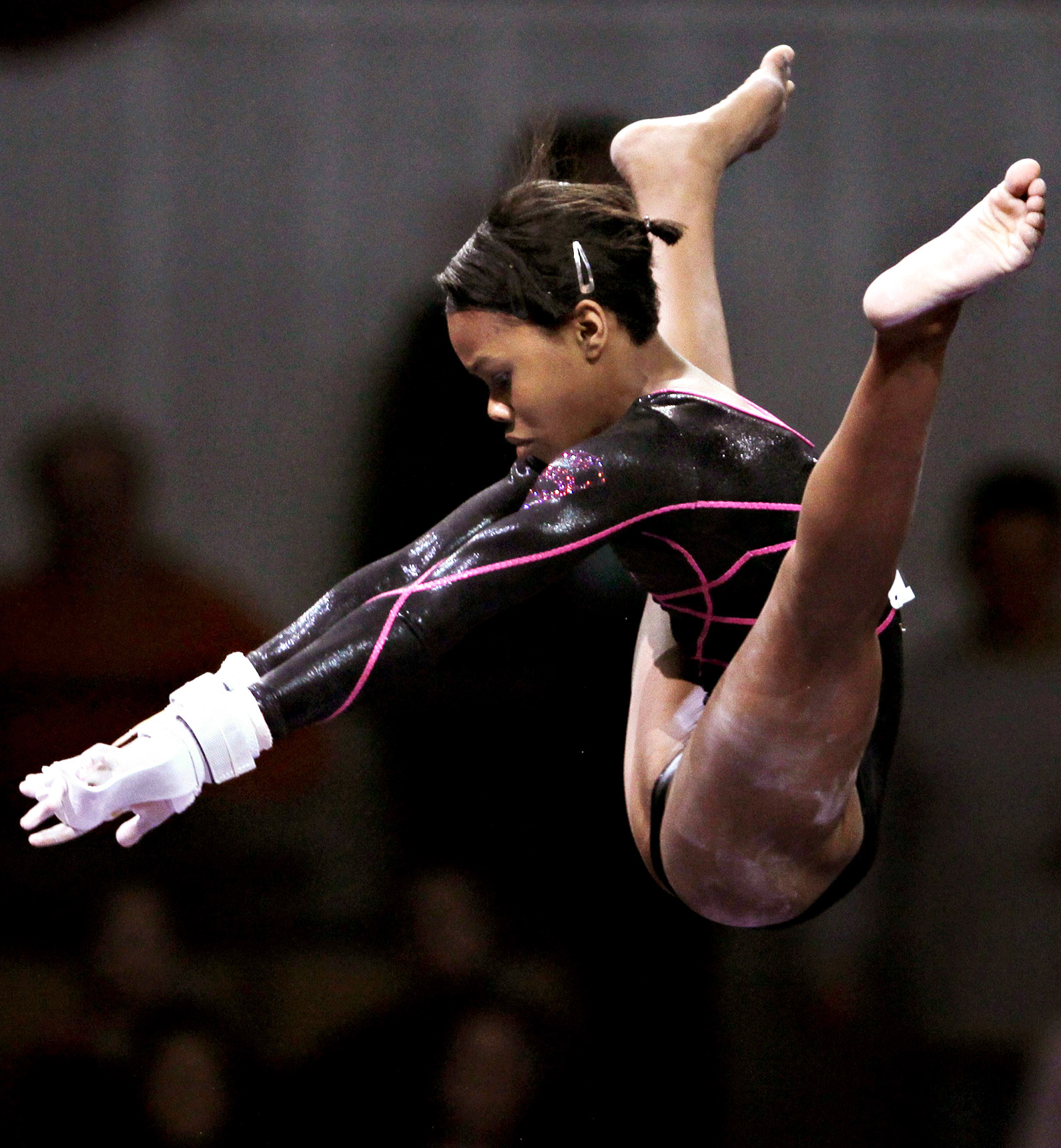 Самые курьезные моменты. Шоун Джонсон гимнастка. Gymnast Shawn Johnson казус. Курьезы в спорте. Казусы спортсменов.