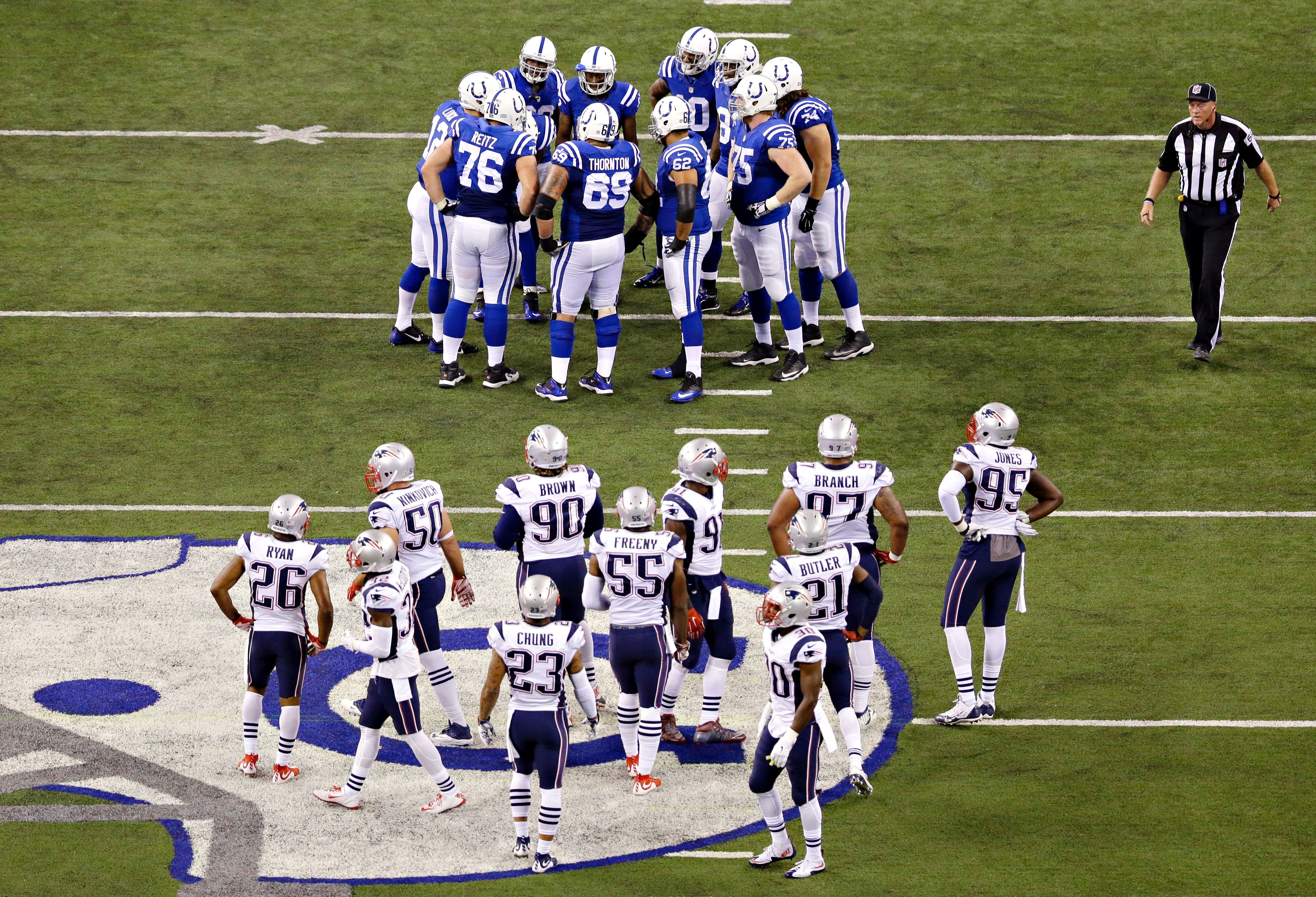 Huddles - Photos: Colts v Patriots - ESPN