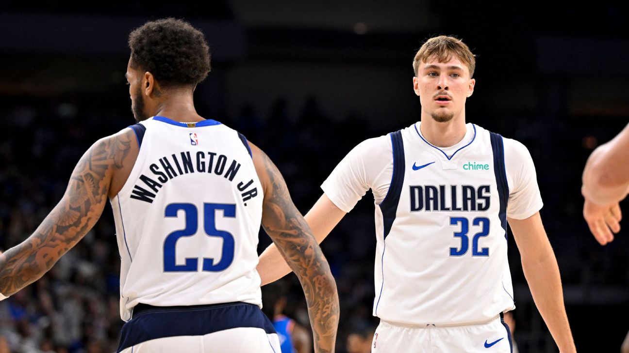 Dallas Mavericks players on the court